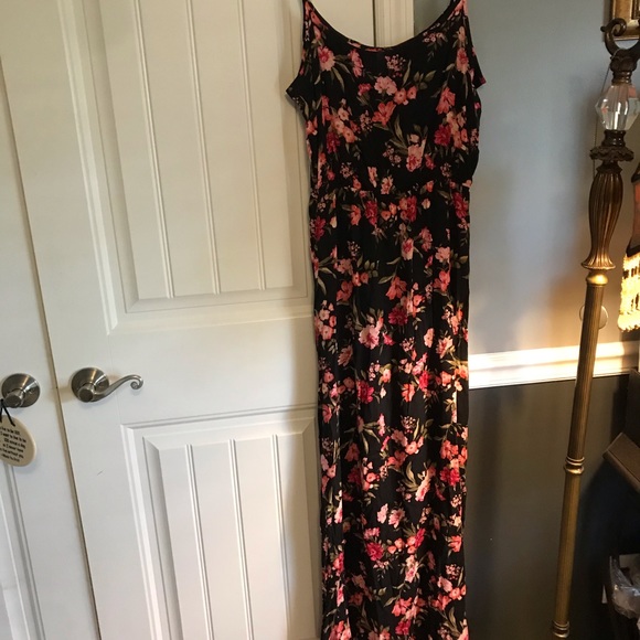 Forever 21 Dresses & Skirts - 205). Dress w spaghetti straps. FOREVER 21. Floral